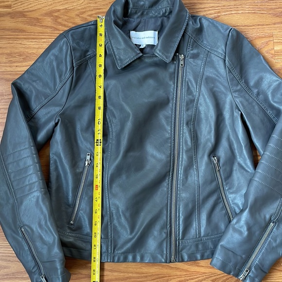 Cupcakes and Cashmere Gray Faux Leather Moto Jacket Size Large EUC - Picture 5 of 10